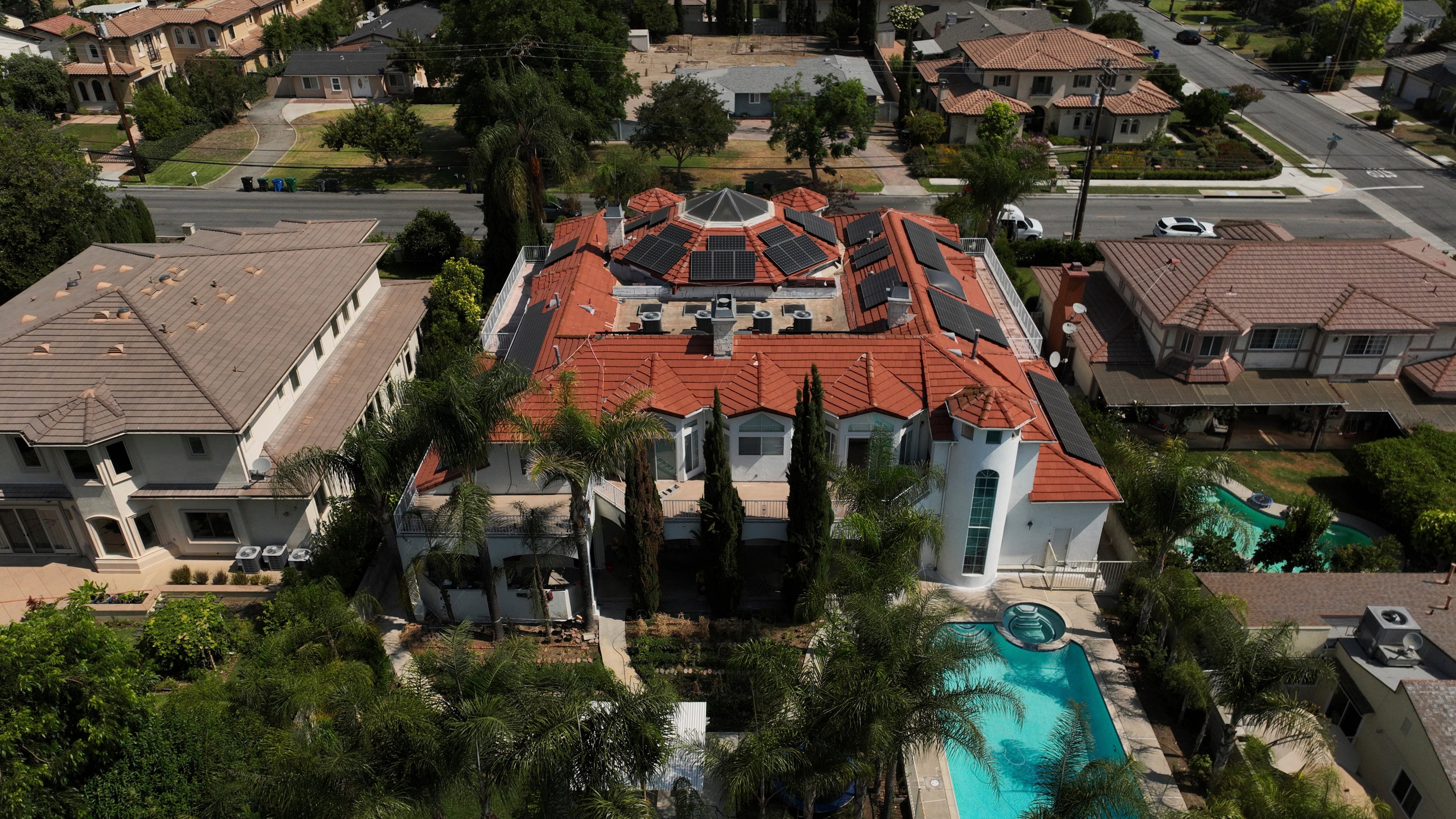 California Couple Arrested on Child Abuse Charges Amid Surrogacy Scheme Investigation